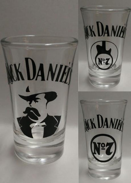 https://www.mancraftedshop.com/cdn/shop/products/Jack_Daniels_Tennessee_Whiskey_Shot_Glasses_grande.jpg?v=1501776335